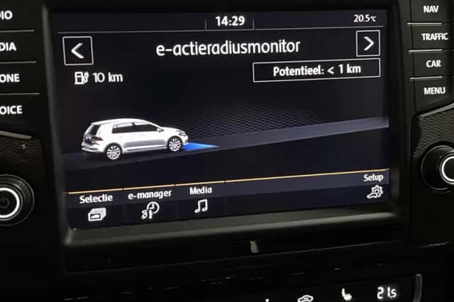 Volkswagen Golf (2015) thumbnail 44