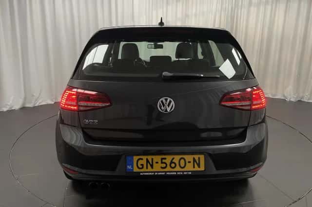 Volkswagen Golf (2015) thumbnail 9