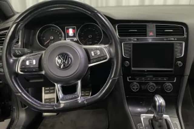 Volkswagen Golf (2015) thumbnail 86
