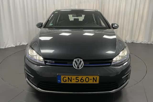 Volkswagen Golf (2015) thumbnail 10