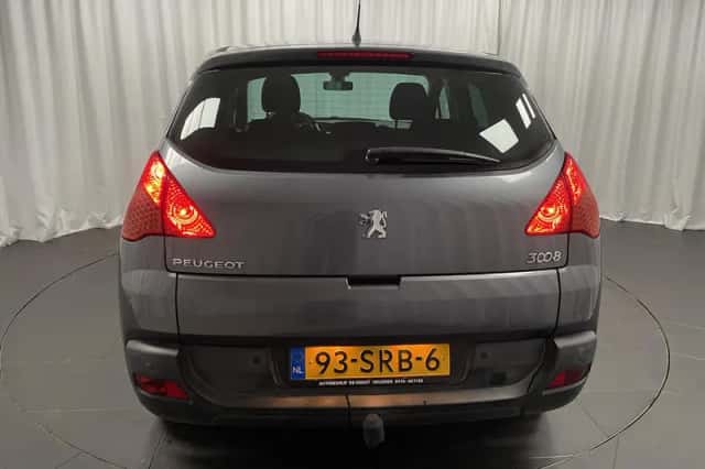 Peugeot 3008 (2011) thumbnail 4