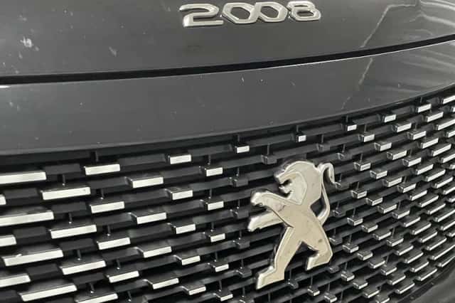 Peugeot 2008 (2020) thumbnail 4