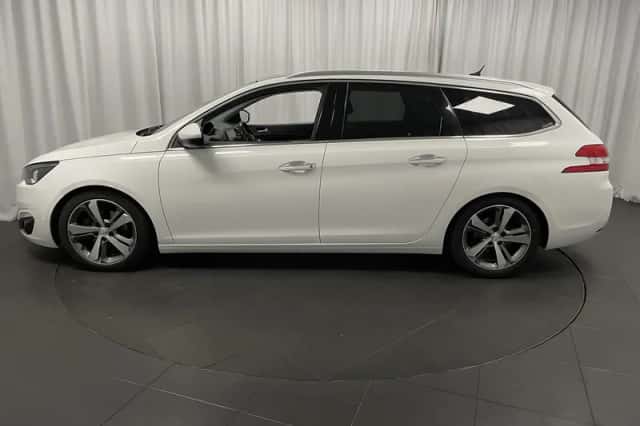 Peugeot 308 (2014) thumbnail 2