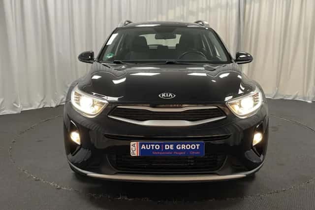 Kia Stonic (2019) thumbnail 2