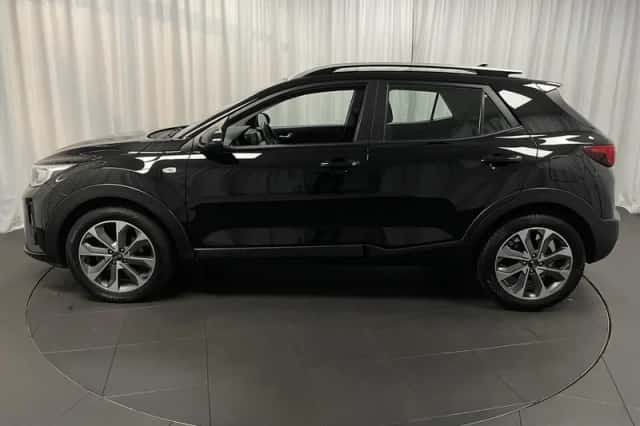 Kia Stonic (2019) thumbnail 3