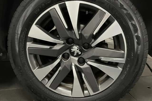 Peugeot 2008 (2017) thumbnail 4