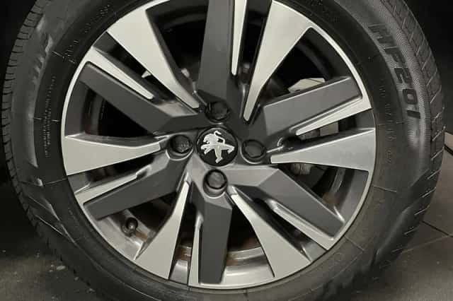 Peugeot 2008 (2018) thumbnail 4