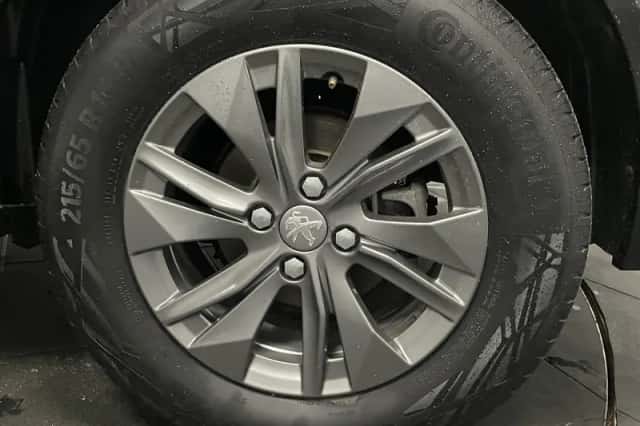 Peugeot e-2008 (2022) thumbnail 4