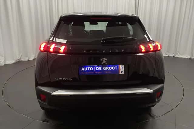 Peugeot e-2008 (2022) thumbnail 5