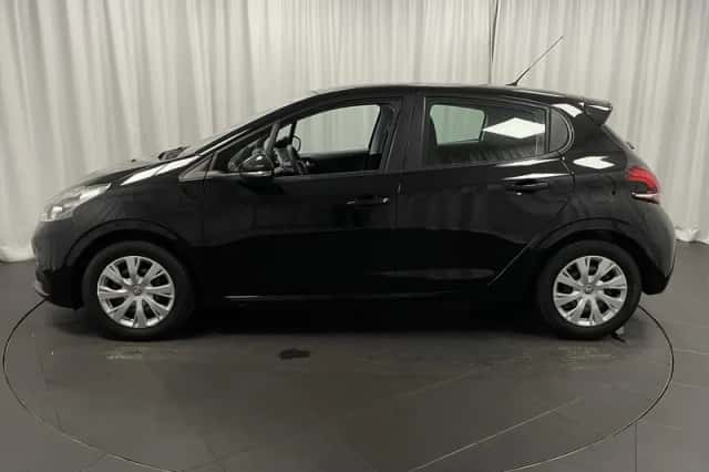 Peugeot 208 (2016) thumbnail 2