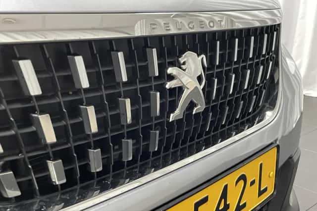 Peugeot 2008 (2019) thumbnail 6