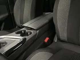 Peugeot 3008 (2017) thumbnail 104