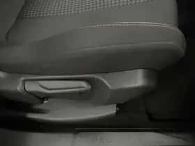 Peugeot 3008 (2017) thumbnail 25