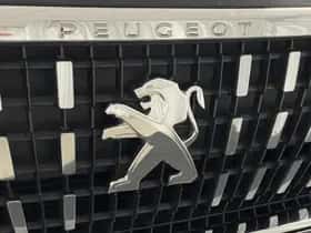 Peugeot 3008 (2017) thumbnail 10