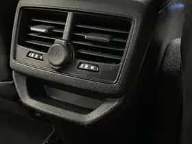 Peugeot 3008 (2017) thumbnail 25