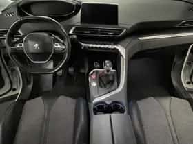 Peugeot 3008 (2017) thumbnail 26