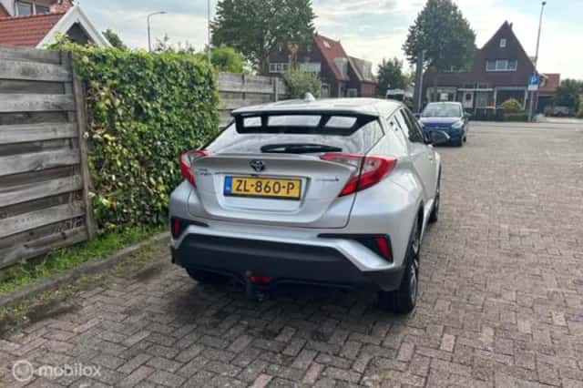 Toyota C-HR (2019) thumbnail 5