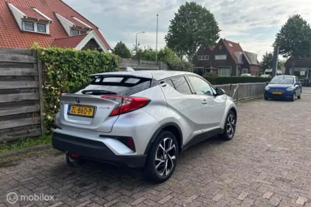 Toyota C-HR (2019) thumbnail 6