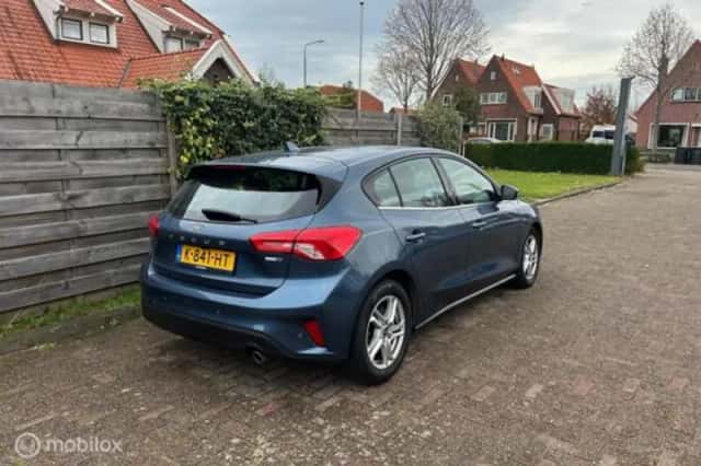 Ford Focus (2021) thumbnail 4