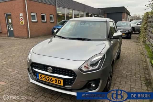 Suzuki Swift (2023) thumbnail 2