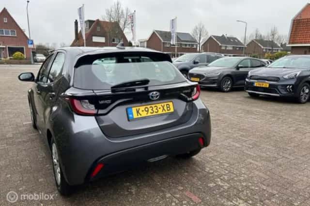 Toyota Yaris (2021) thumbnail 4