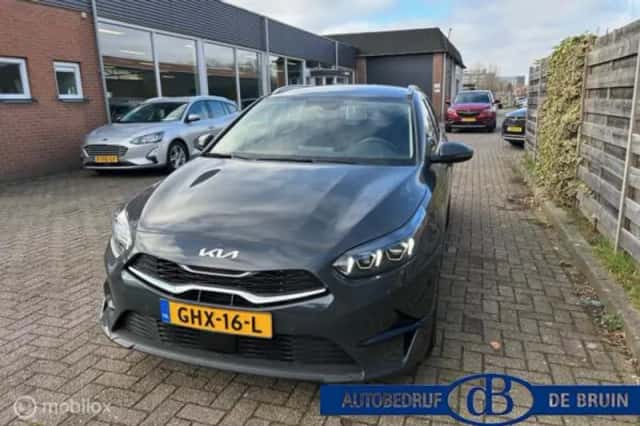 Kia Ceed (2024) thumbnail 2