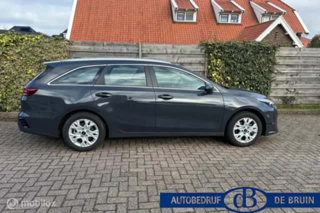 Kia Ceed (2024) thumbnail 3