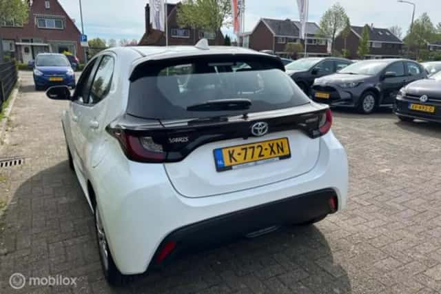 Toyota Yaris (2021) thumbnail 5