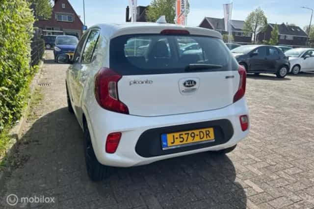 Kia Picanto (2020) thumbnail 5