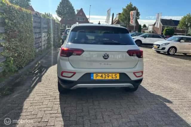 Volkswagen T-Roc (2022) thumbnail 5