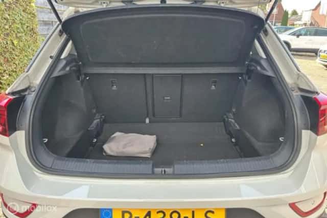 Volkswagen T-Roc (2022) thumbnail 6