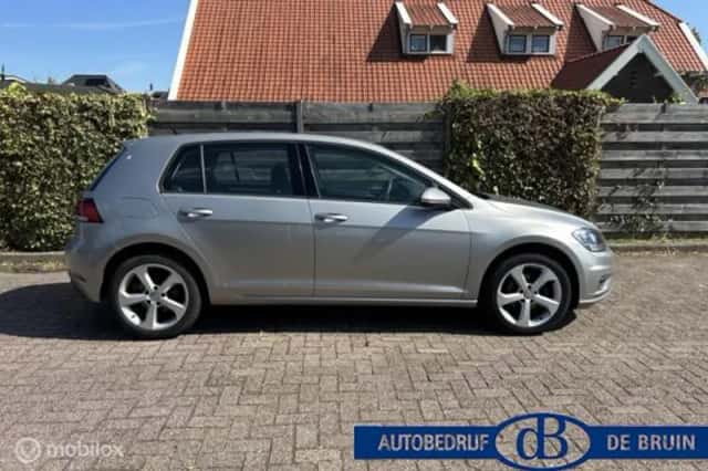 Volkswagen Golf (2019) thumbnail 3
