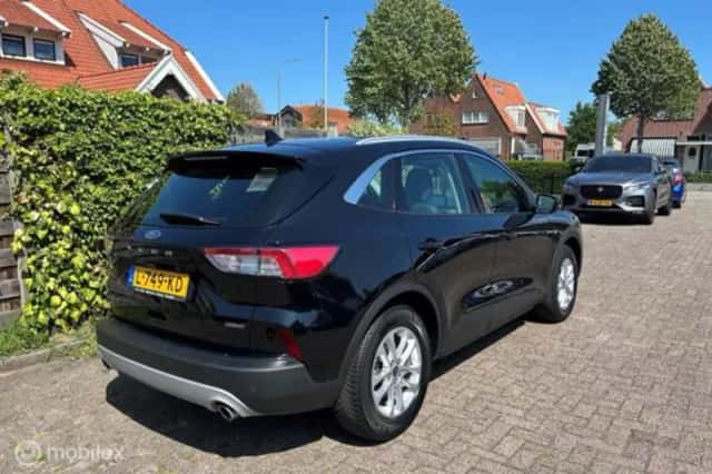 Ford Kuga (2021) thumbnail 4