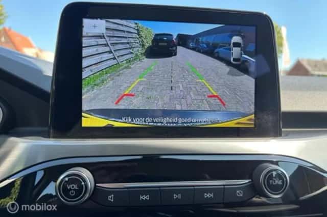 Ford Kuga (2021) thumbnail 6