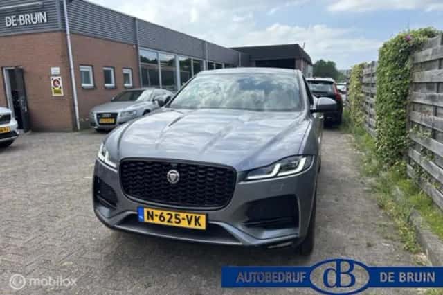 Jaguar F-Pace (2022) thumbnail 2