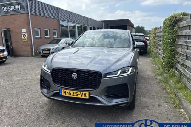Jaguar F-Pace (2022) thumbnail 2