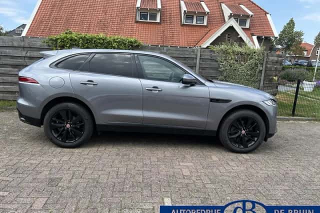 Jaguar F-Pace (2022) thumbnail 3
