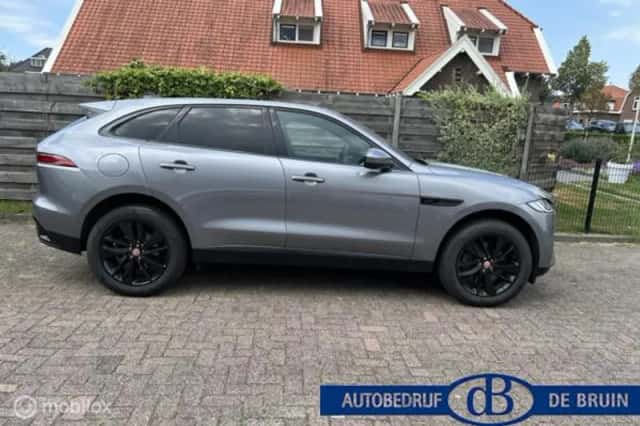 Jaguar F-Pace (2022) thumbnail 3