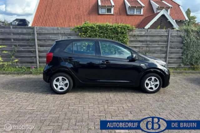 Kia Picanto (2021) thumbnail 3