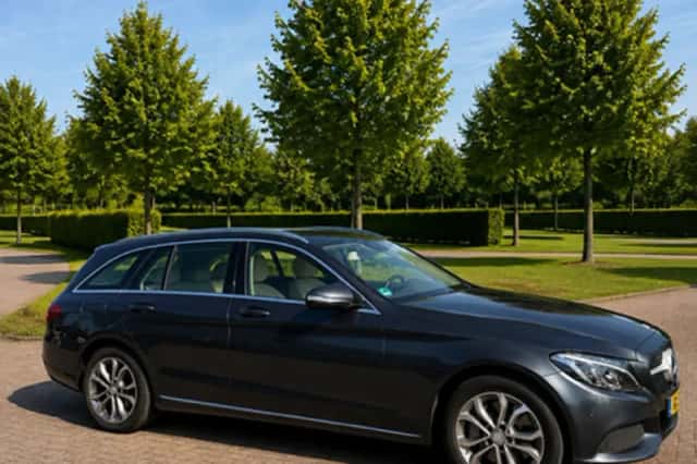Mercedes-Benz C-Klasse (2015) thumbnail 2