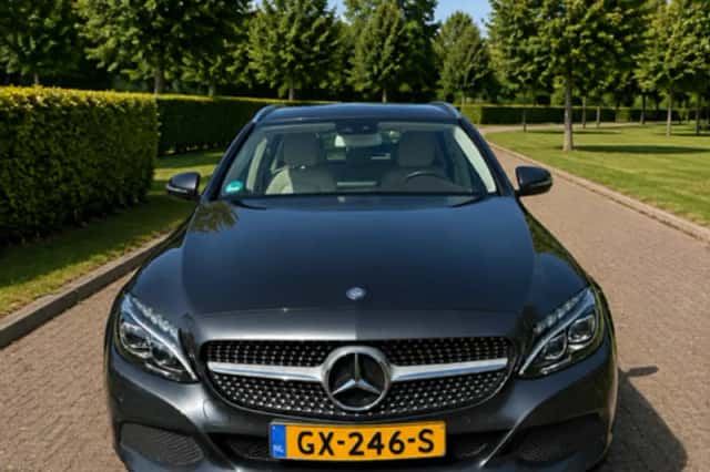 Mercedes-Benz C-Klasse (2015) thumbnail 3