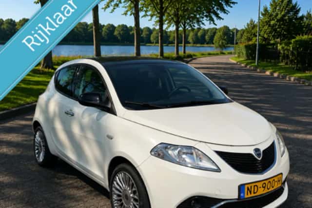Lancia Ypsilon (2016) thumbnail 1