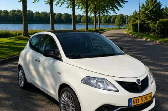 Lancia Ypsilon (2016) thumbnail 4