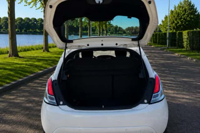 Lancia Ypsilon (2016) thumbnail 6