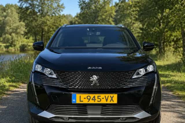 Peugeot 3008 (2021) thumbnail 2