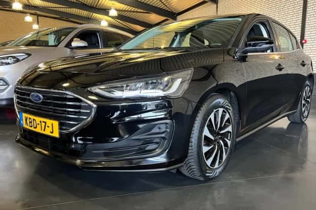 Ford Focus (2022) thumbnail 3