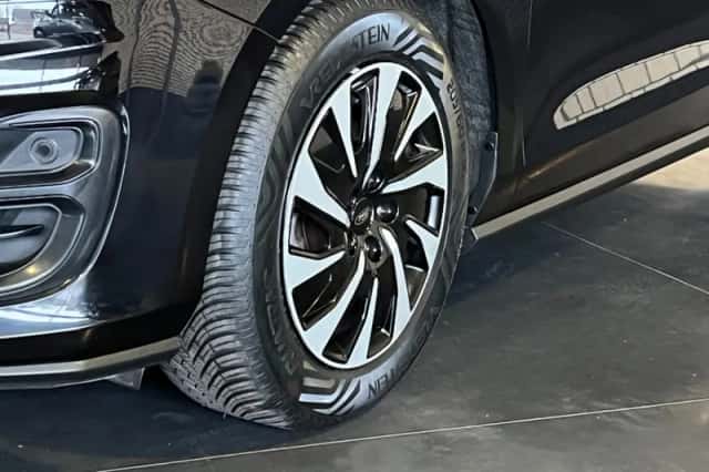 Ford Focus (2022) thumbnail 4