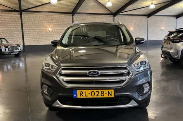 Ford Kuga (2017) thumbnail 3