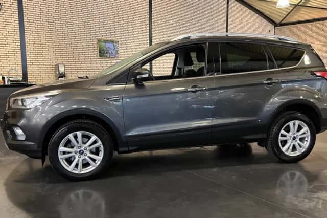 Ford Kuga (2017) thumbnail 4