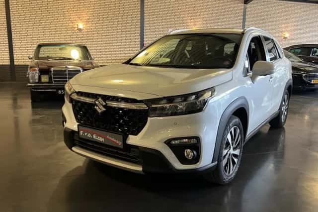 Suzuki S-CROSS (2026) thumbnail 2